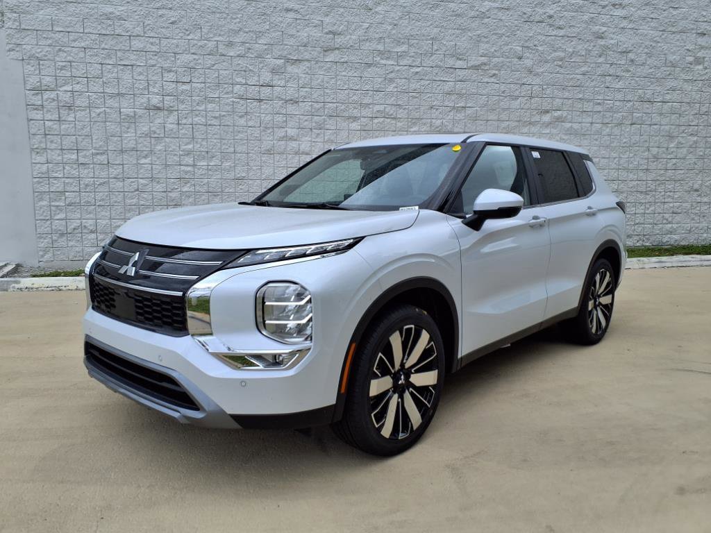 New 2025 Mitsubishi Outlander SE image 1