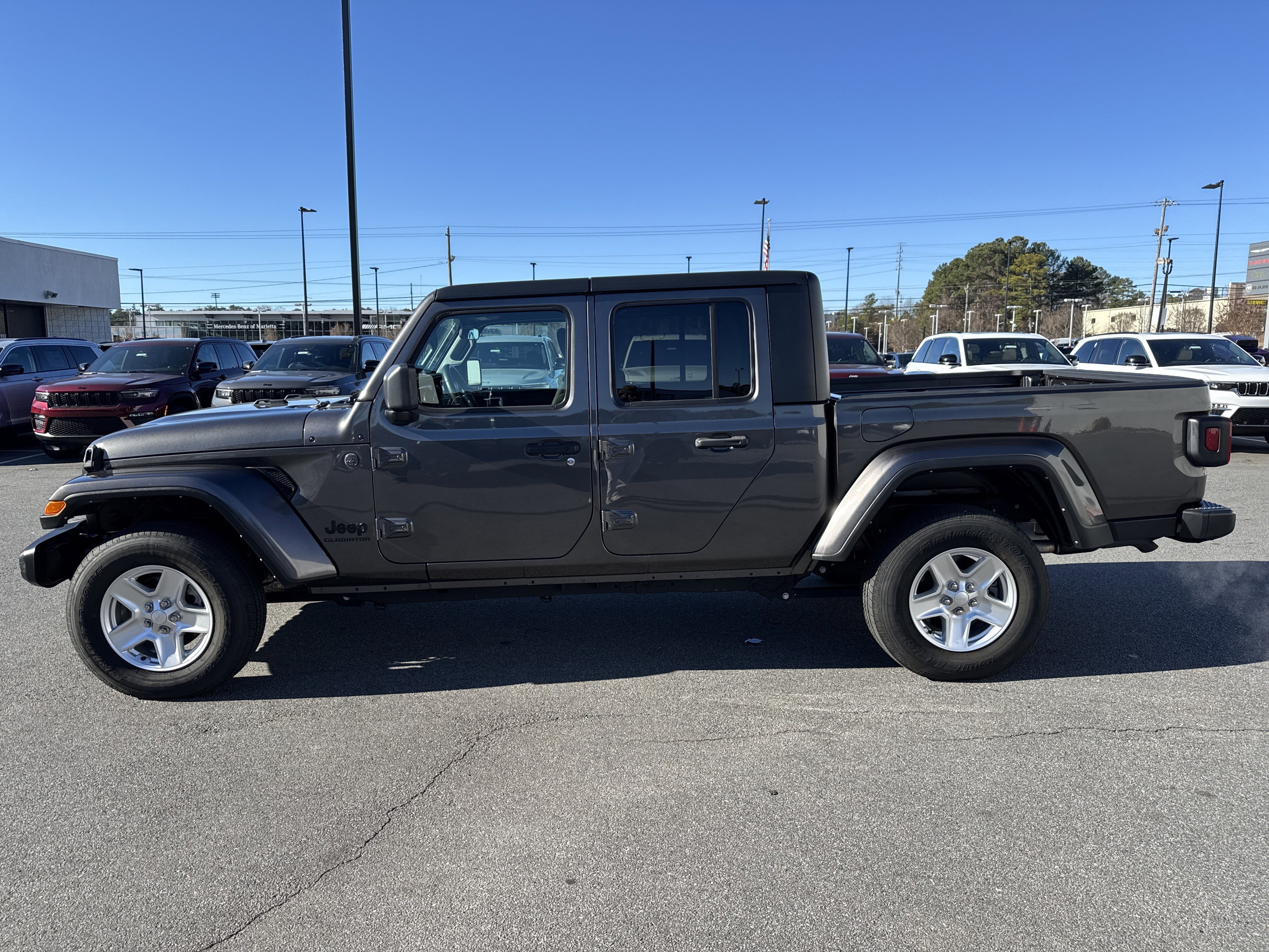 Used 2022 Jeep Gladiator Sport image 7