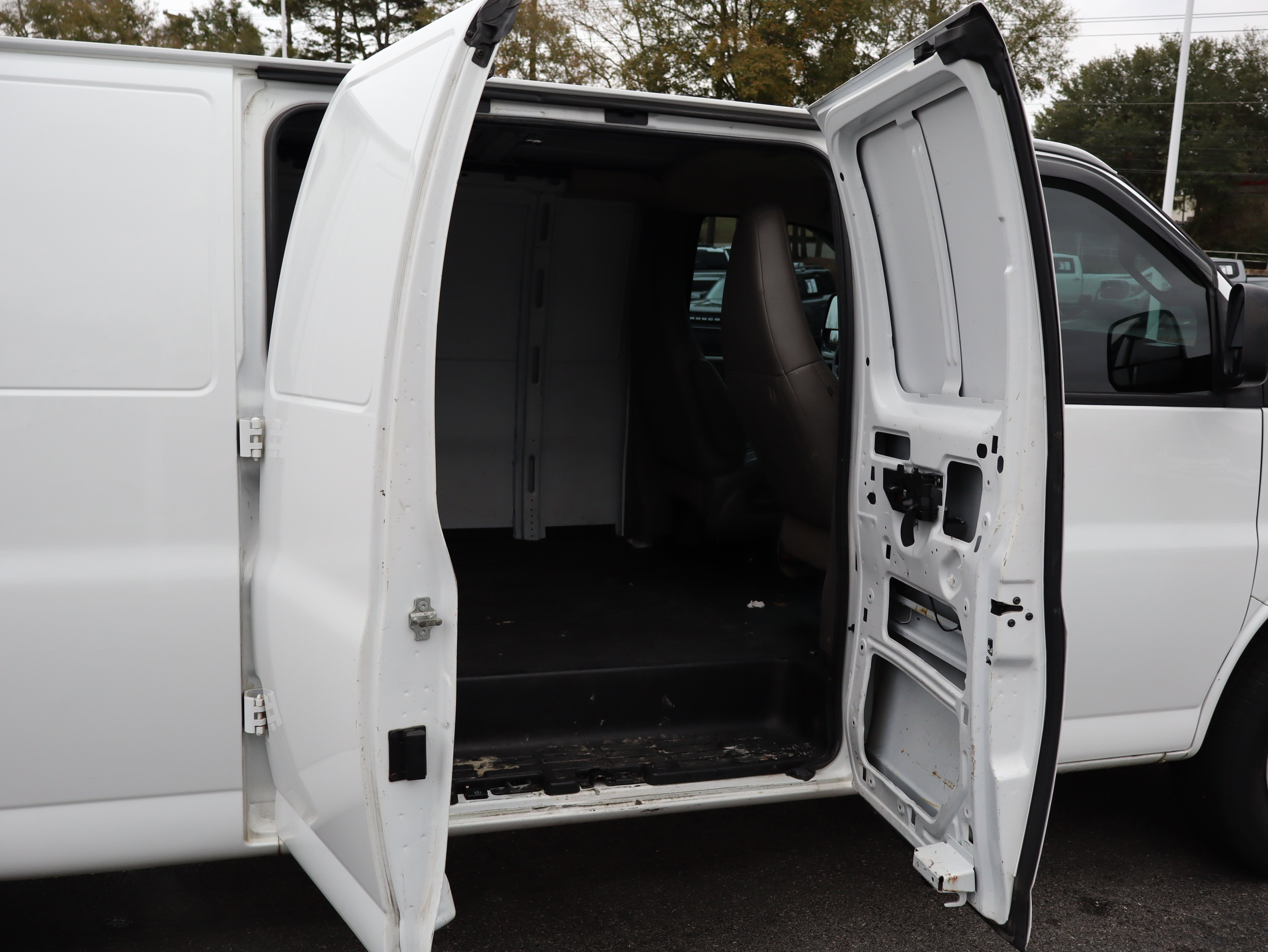 Used 2021 Chevrolet Express 2500 Extended w/ Driver Convenience Package image 32