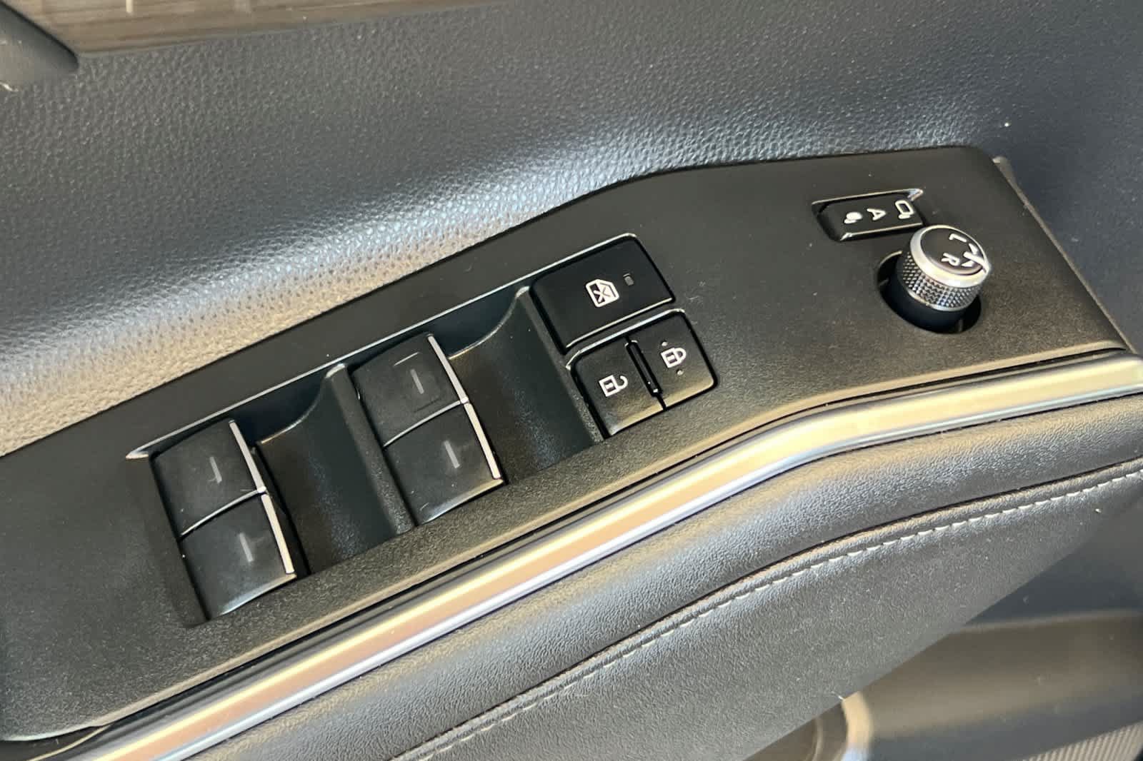 Used 2023 Toyota Highlander Limited AWD/4WD image 13