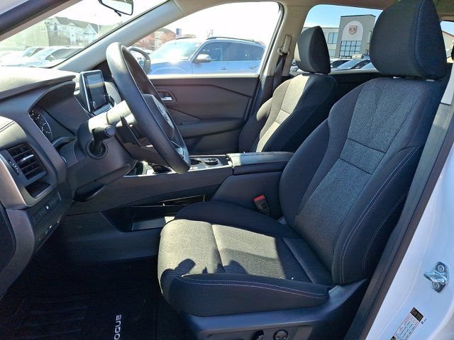 Used 2024 Nissan Rogue SV AWD/4WD image 17