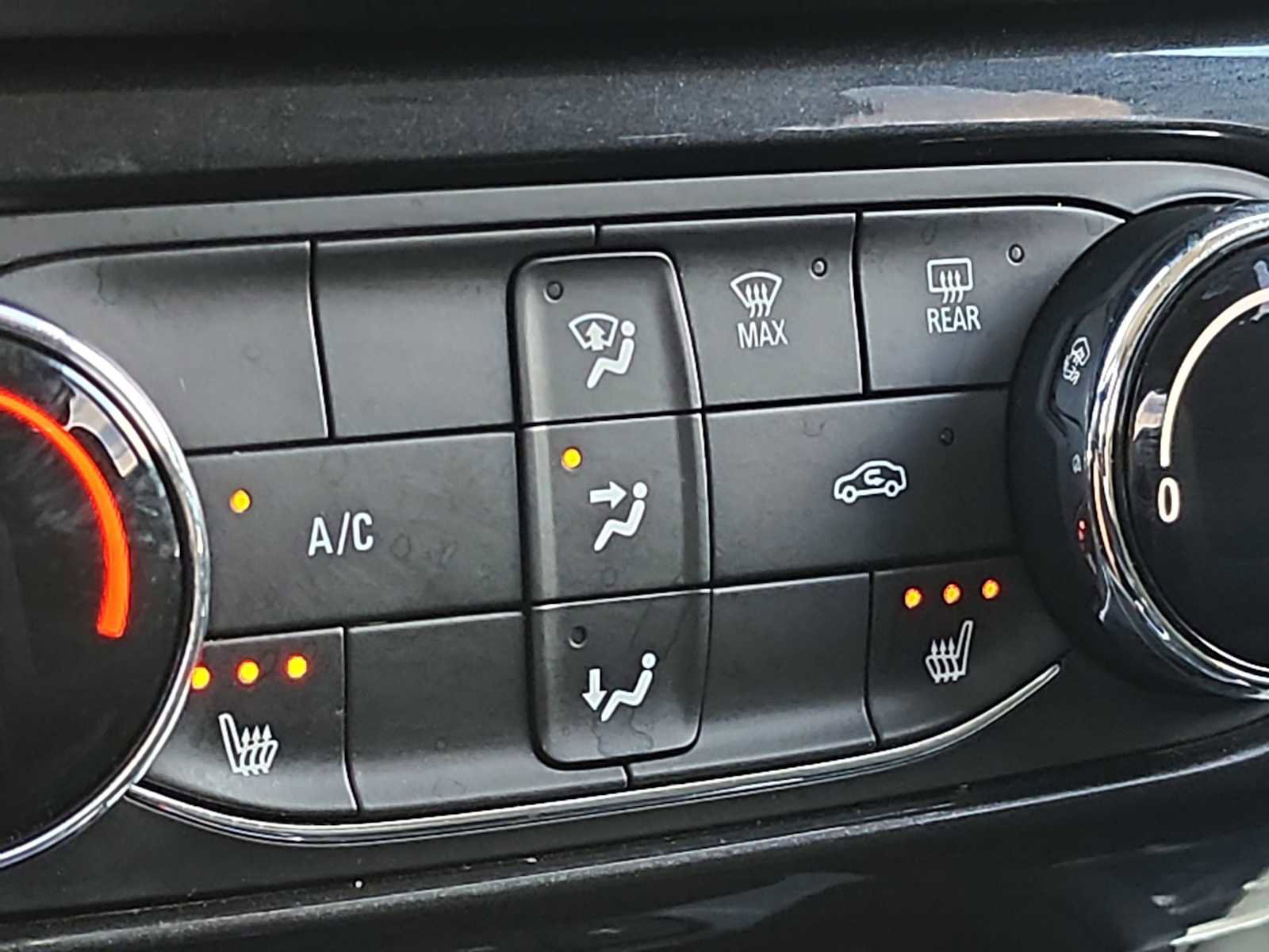 Used 2024 Chevrolet TrailBlazer LT w/ LT Cold Weather Package FWD image 29