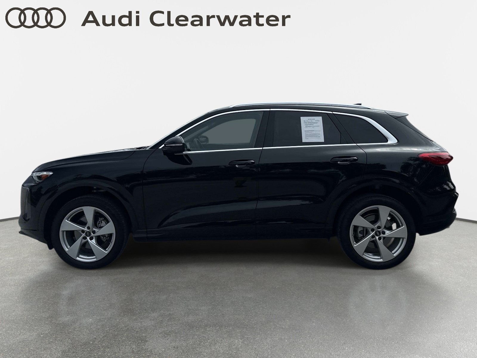 Certified 2025 Audi Q5 Premium AWD/4WD image 2