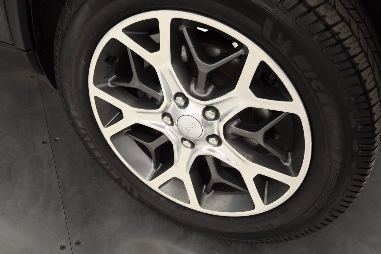 Used 2019 Jeep Grand Cherokee Limited w/ Luxury Group II image 10