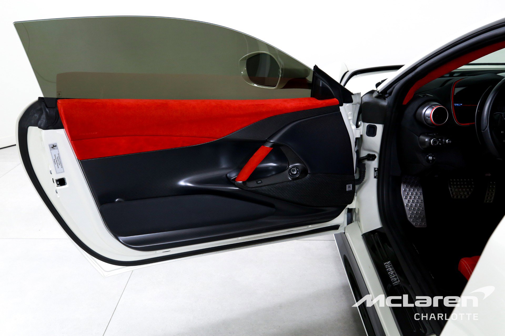 Used 2022 Ferrari 812 Competizione RWD image 10