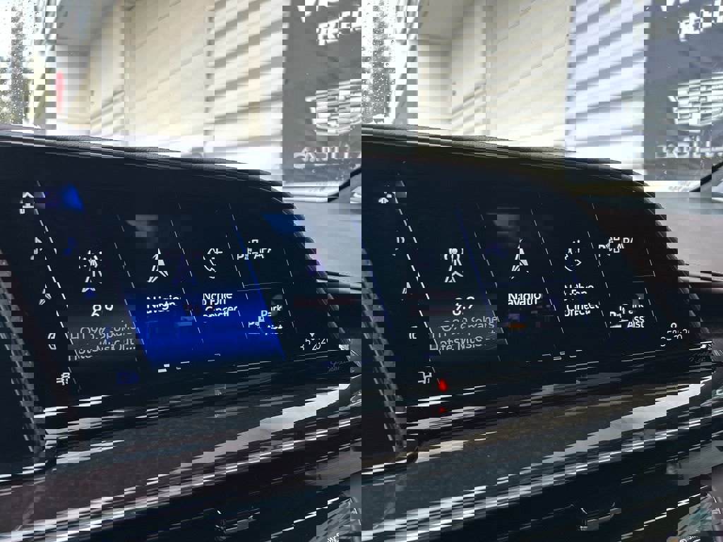 Used 2022 Cadillac Escalade Premium Luxury Platinum w/ Heavy-Duty Trailer Package image 22