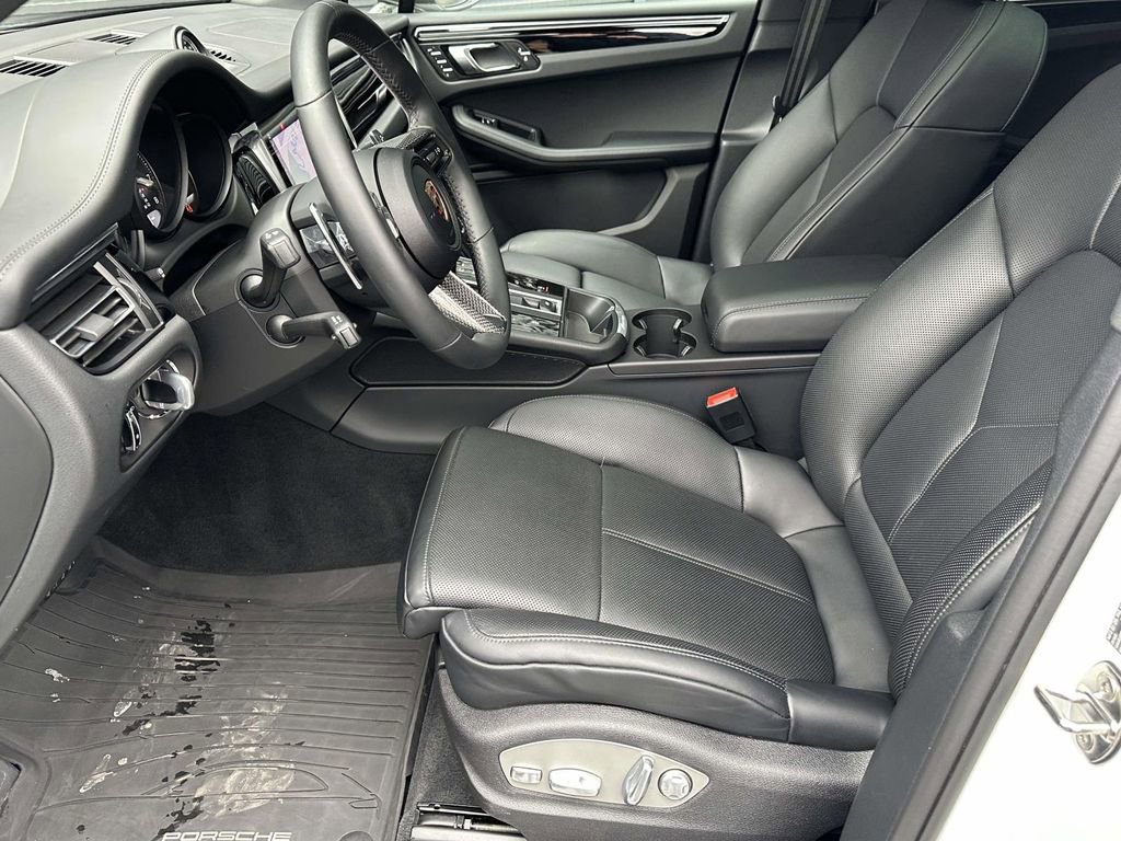 Certified 2025 Porsche Macan Turbo image 19