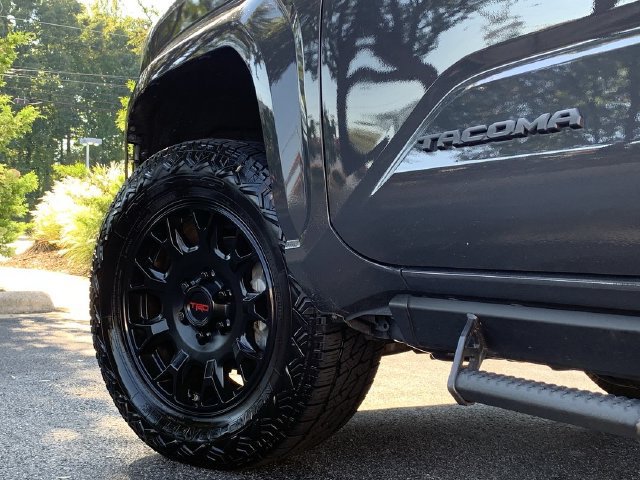 Used 2025 Toyota Tacoma SR5 AWD/4WD image 41