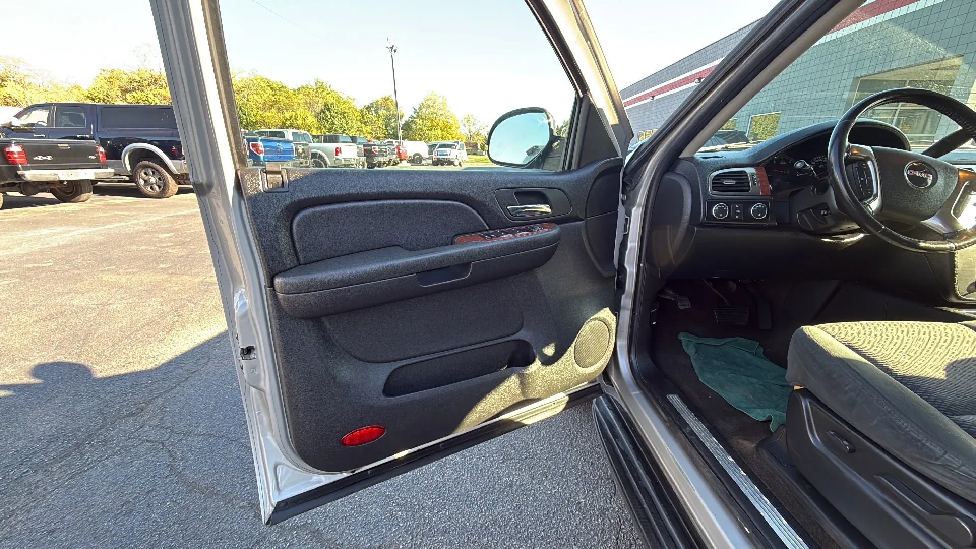Used 2007 GMC Yukon SLE AWD/4WD image 9