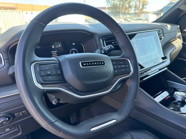 Used 2024 Jeep Wagoneer L Series II RWD image 10