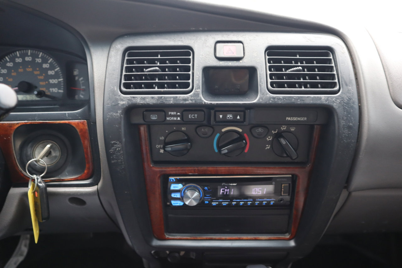 Used 2001 Toyota 4Runner SR5 image 10