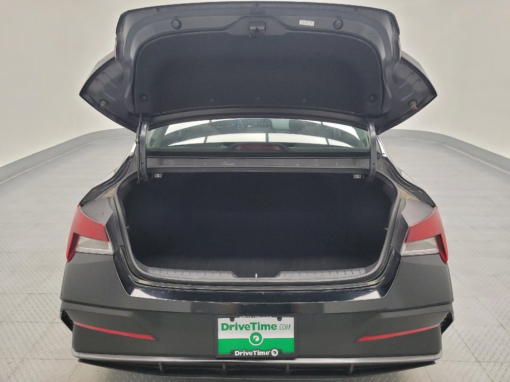 Used 2024 Hyundai Elantra SE FWD image 29