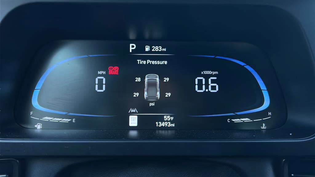 Certified 2025 Hyundai Elantra Sport image 22