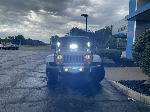 Used 2015 Jeep Wrangler Unlimited Sahara w/ Connectivity Group AWD/4WD image 2