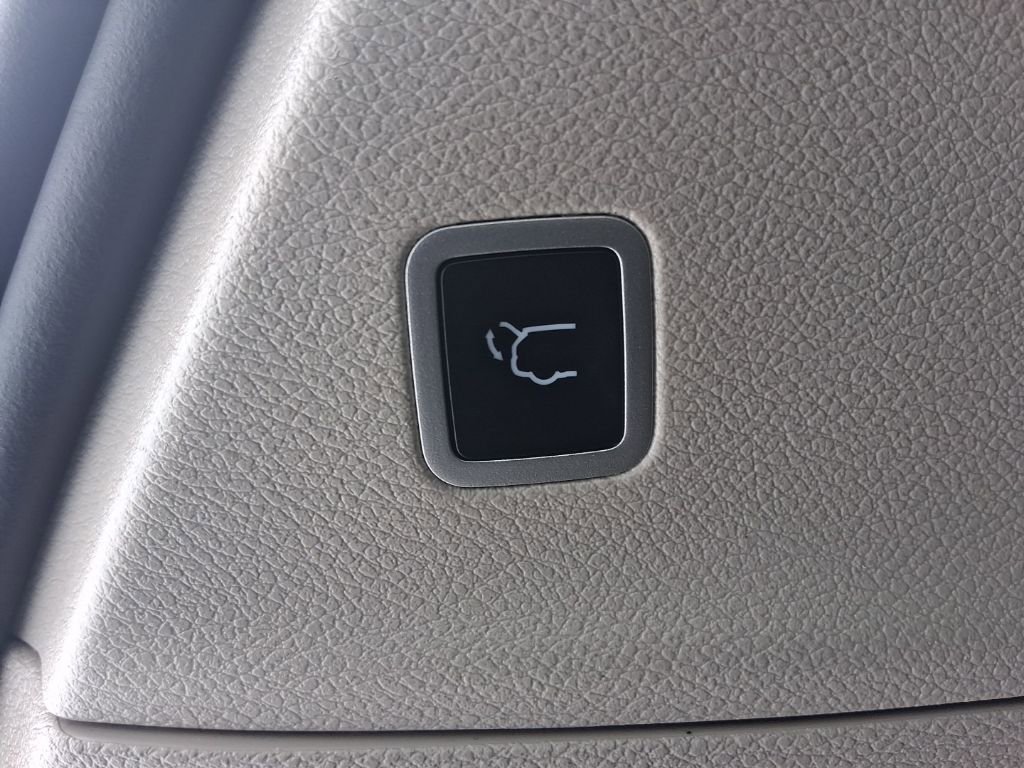 Used 2024 Chrysler Pacifica Touring-L image 14