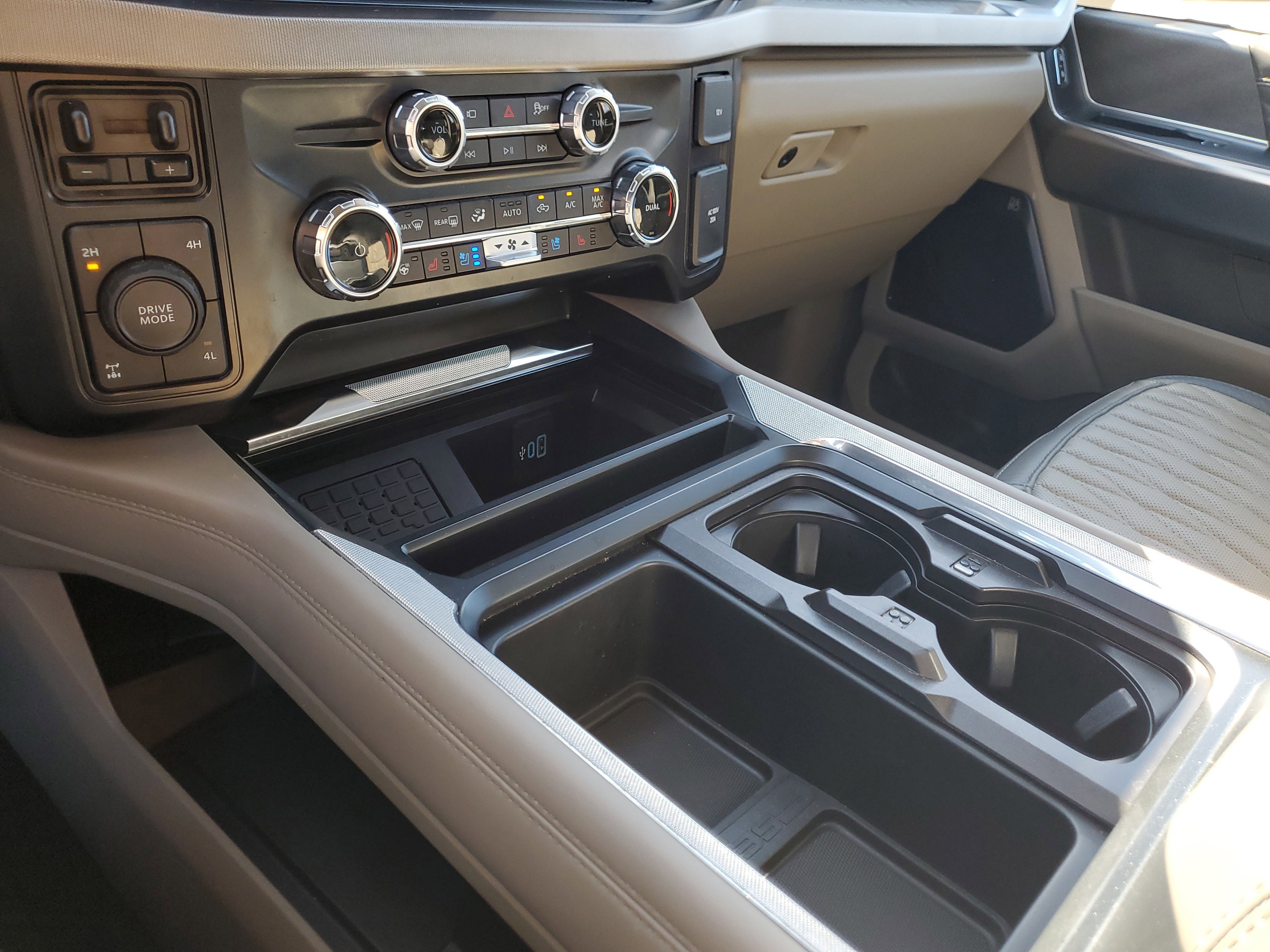 Used 2025 Ford F350 Platinum w/ Platinum Plus Package image 27