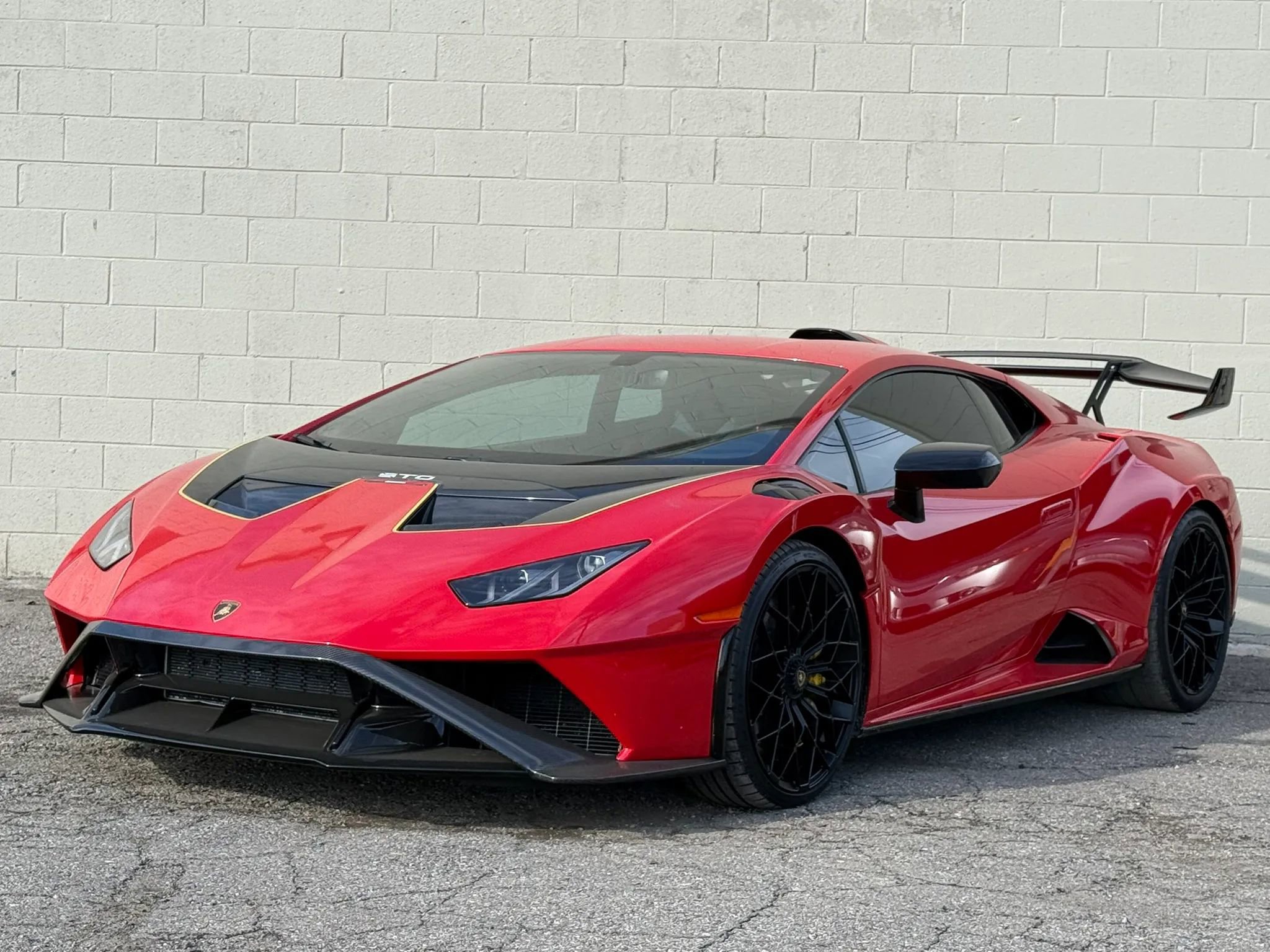 Used 2022 Lamborghini Huracan STO image 4