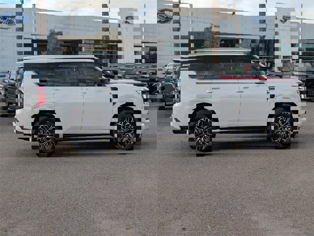 Used 2025 Nissan Armada SL image 7