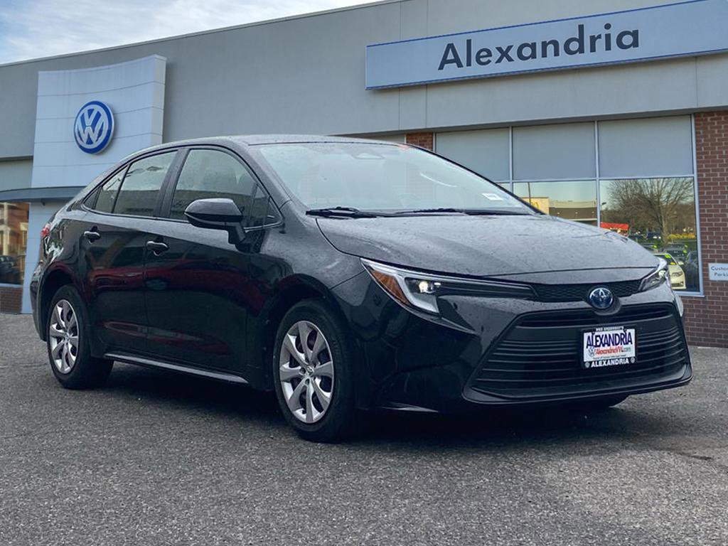Used 2025 Toyota Corolla LE image 1