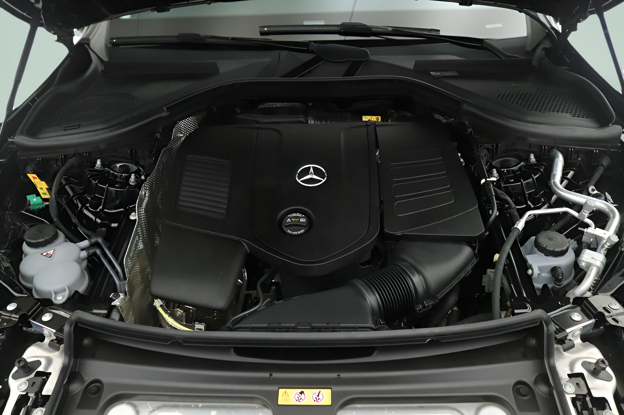 Used 2025 Mercedes-Benz GLC 350e 4MATIC image 24