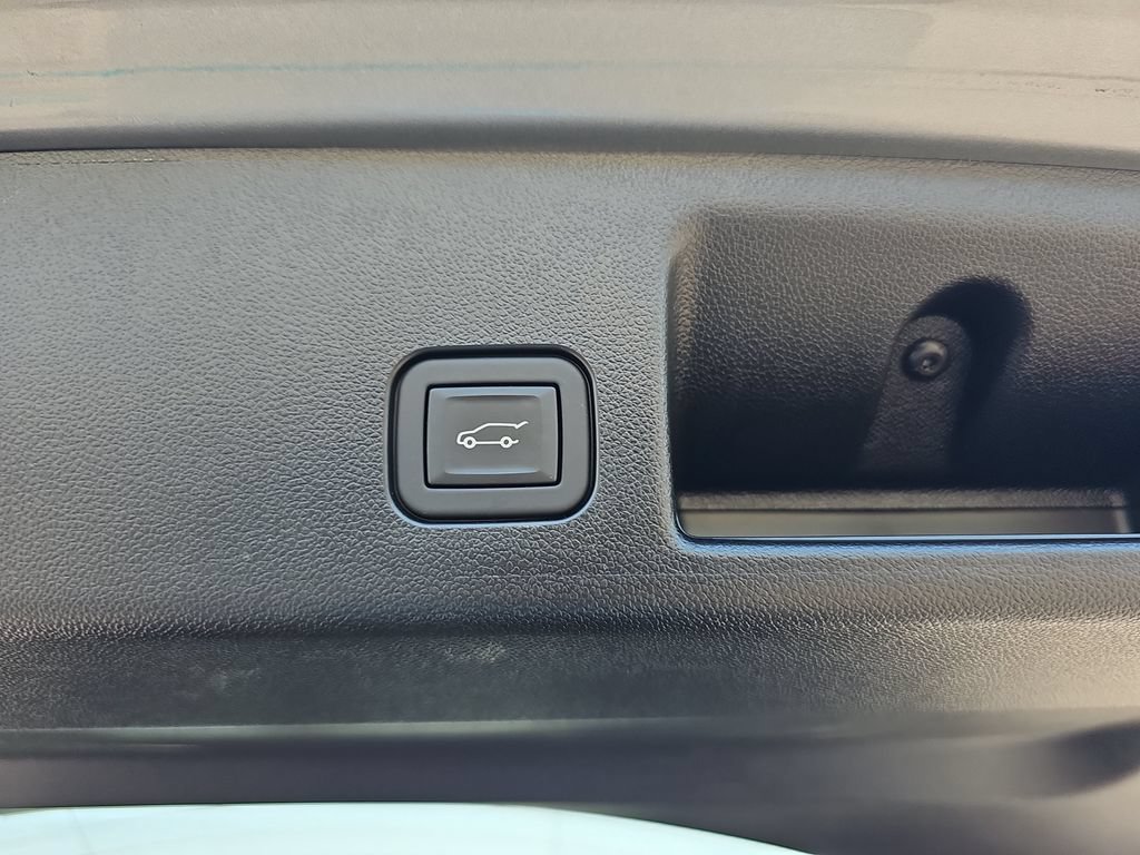 Used 2024 Chevrolet Equinox EV RS FWD image 33