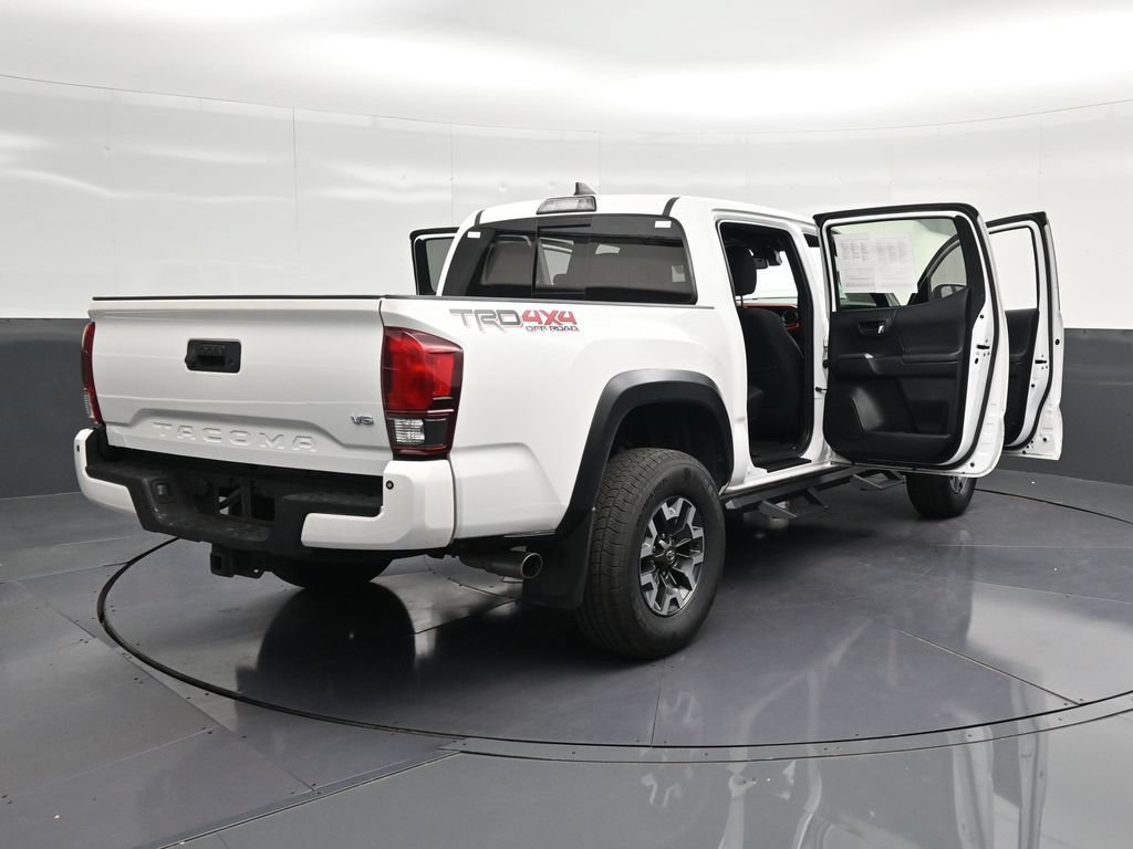 Used 2018 Toyota Tacoma TRD Off-Road w/ Technology Package AWD/4WD image 39