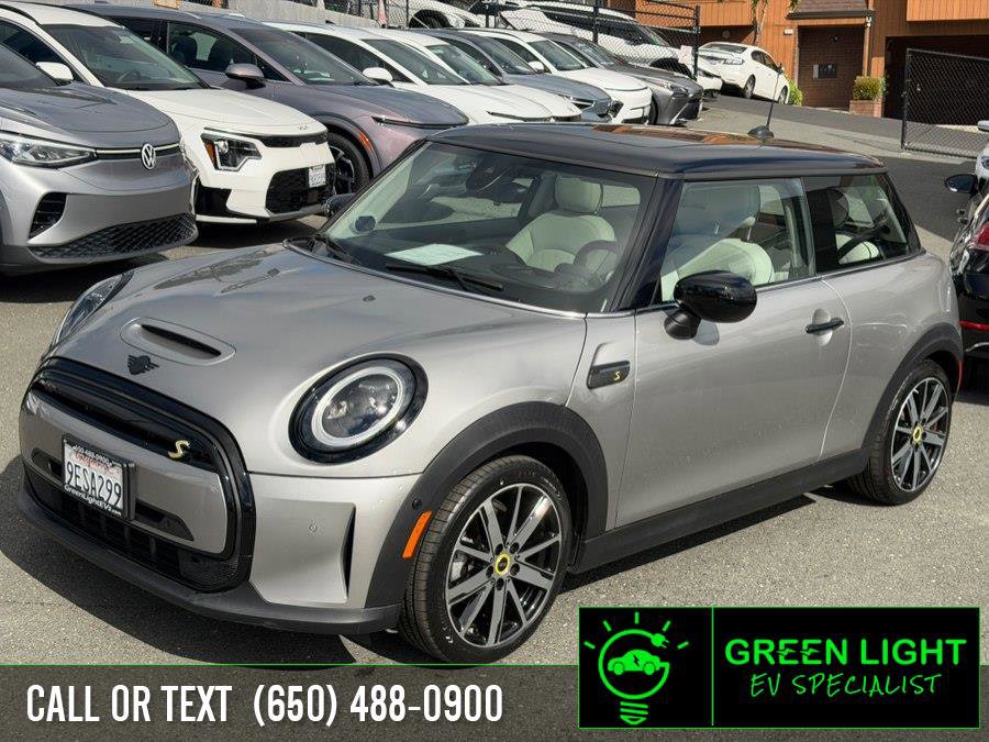 Used 2023 MINI Cooper SE image 1