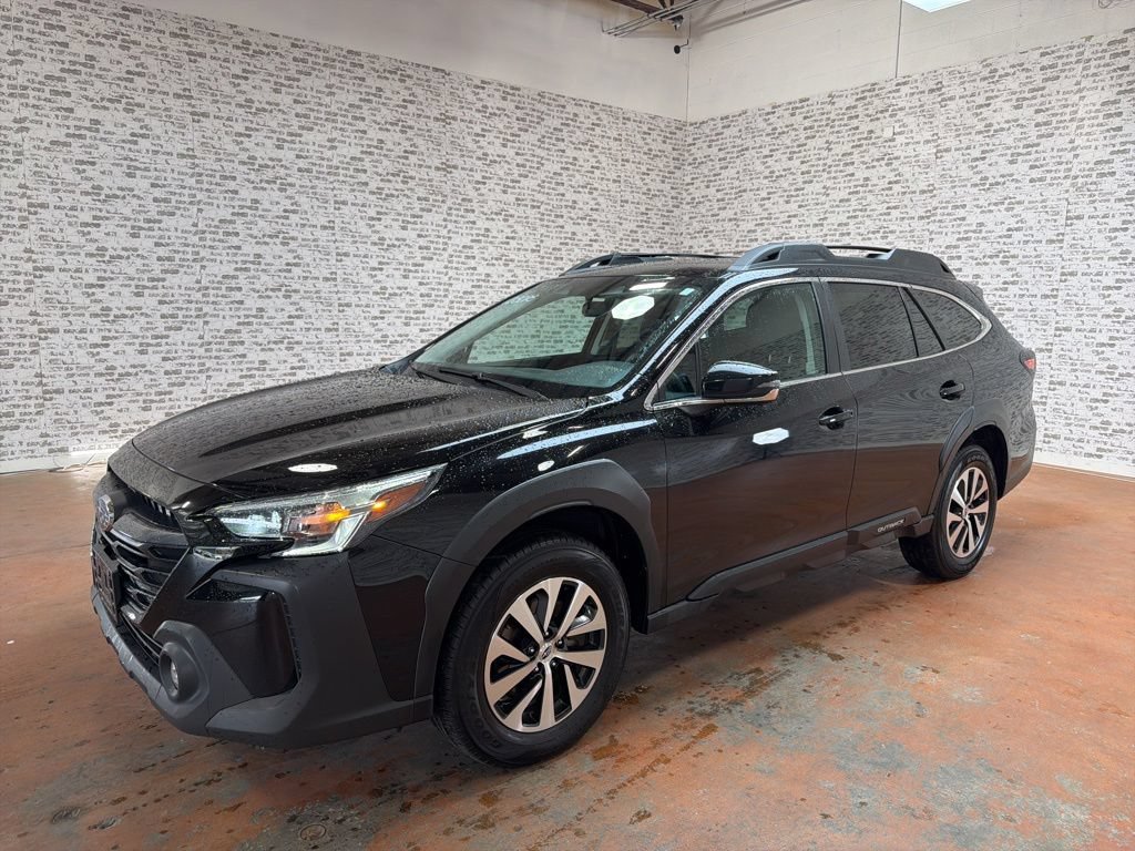 Used 2023 Subaru Outback Premium AWD/4WD image 3