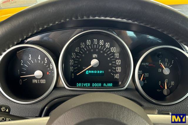 Used 2005 Chevrolet SSR w/ Preferred Equipment Group image 28