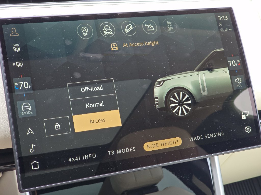 New 2026 Land Rover Range Rover Long Wheelbase SE AWD/4WD image 23