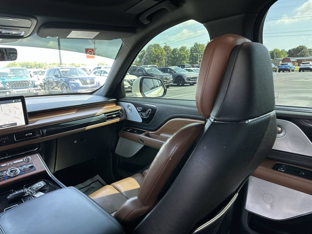 Used 2021 Lincoln Aviator Reserve w/ Equipment Group 208A AWD/4WD image 11