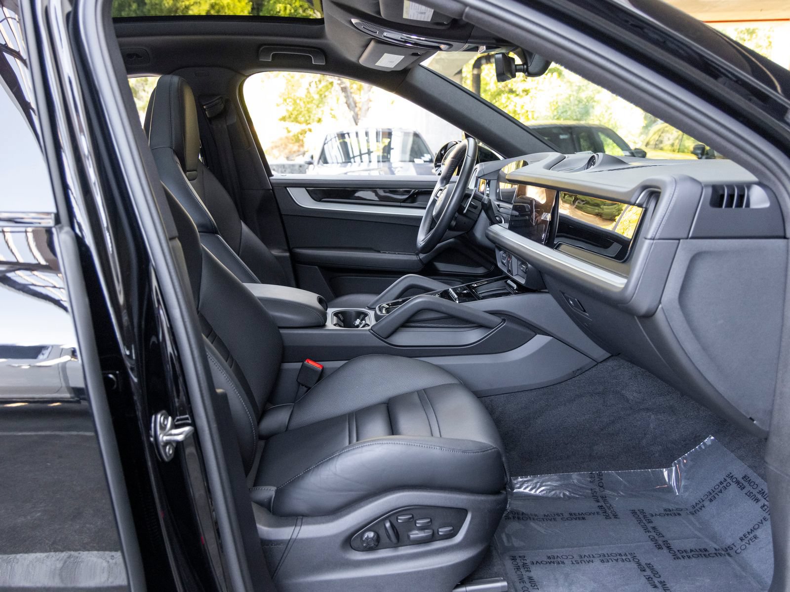 Used 2024 Porsche Cayenne Coupe AWD/4WD image 63