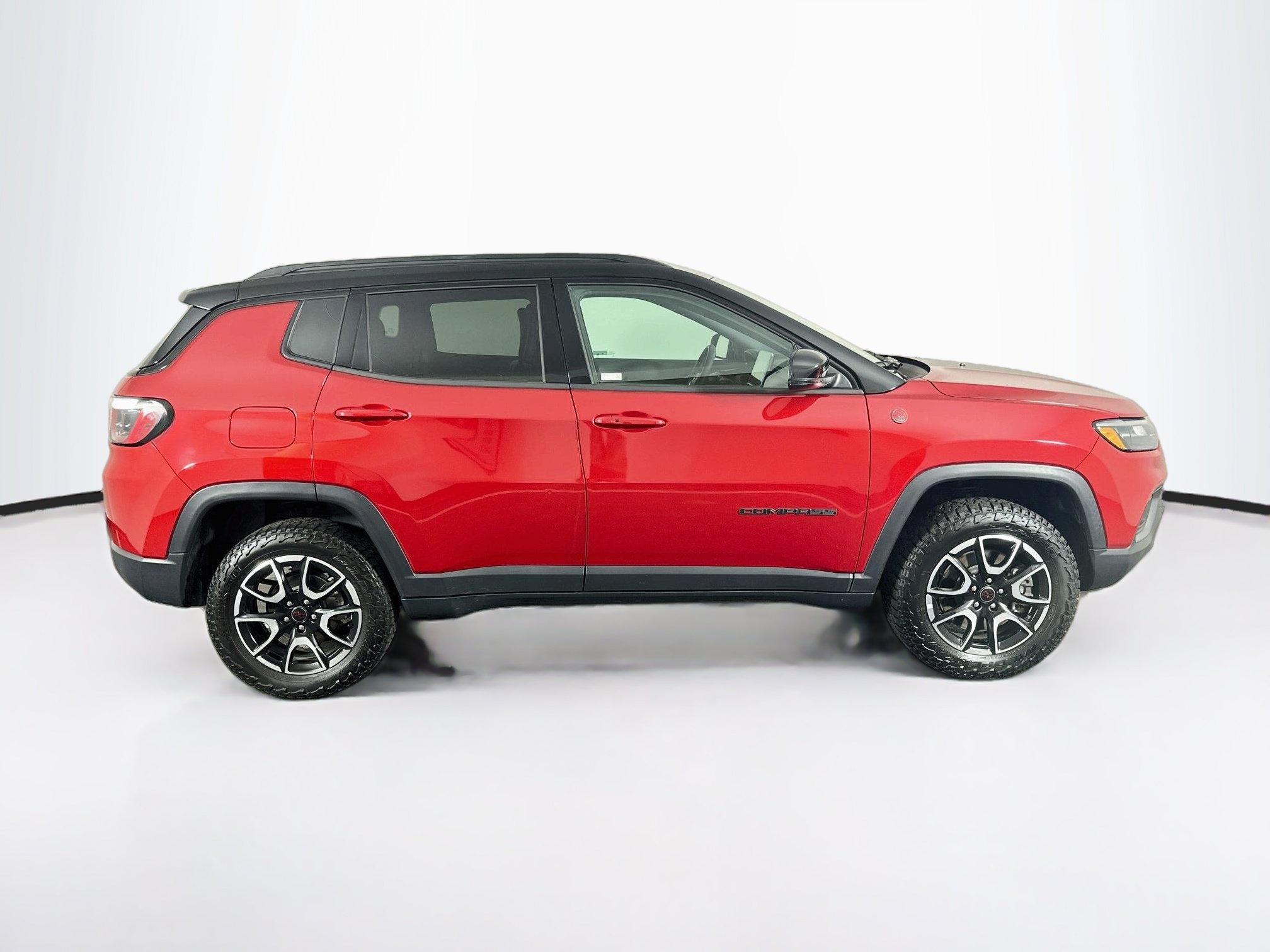 Used 2025 Jeep Compass Trailhawk AWD/4WD image 10