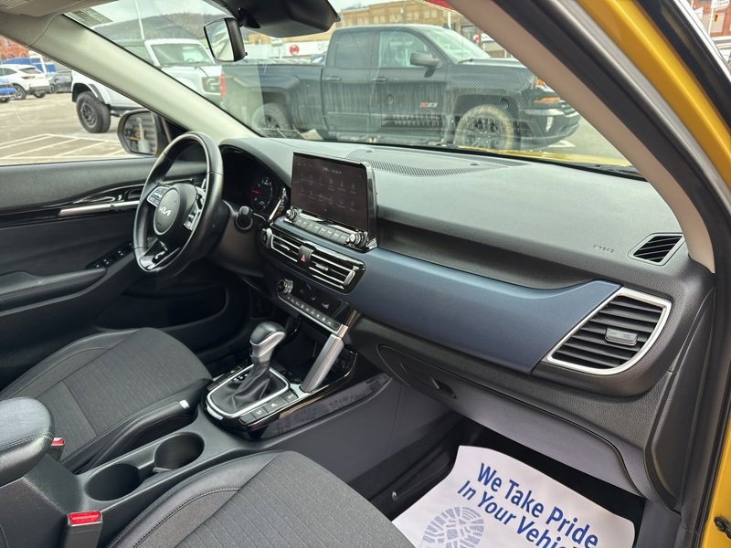 Used 2023 Kia Seltos S w/ Navigation Package image 15