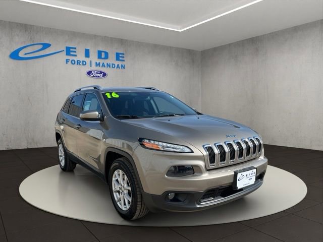 Used 2016 Jeep Cherokee Latitude w/ Cold Weather Group AWD/4WD video 1