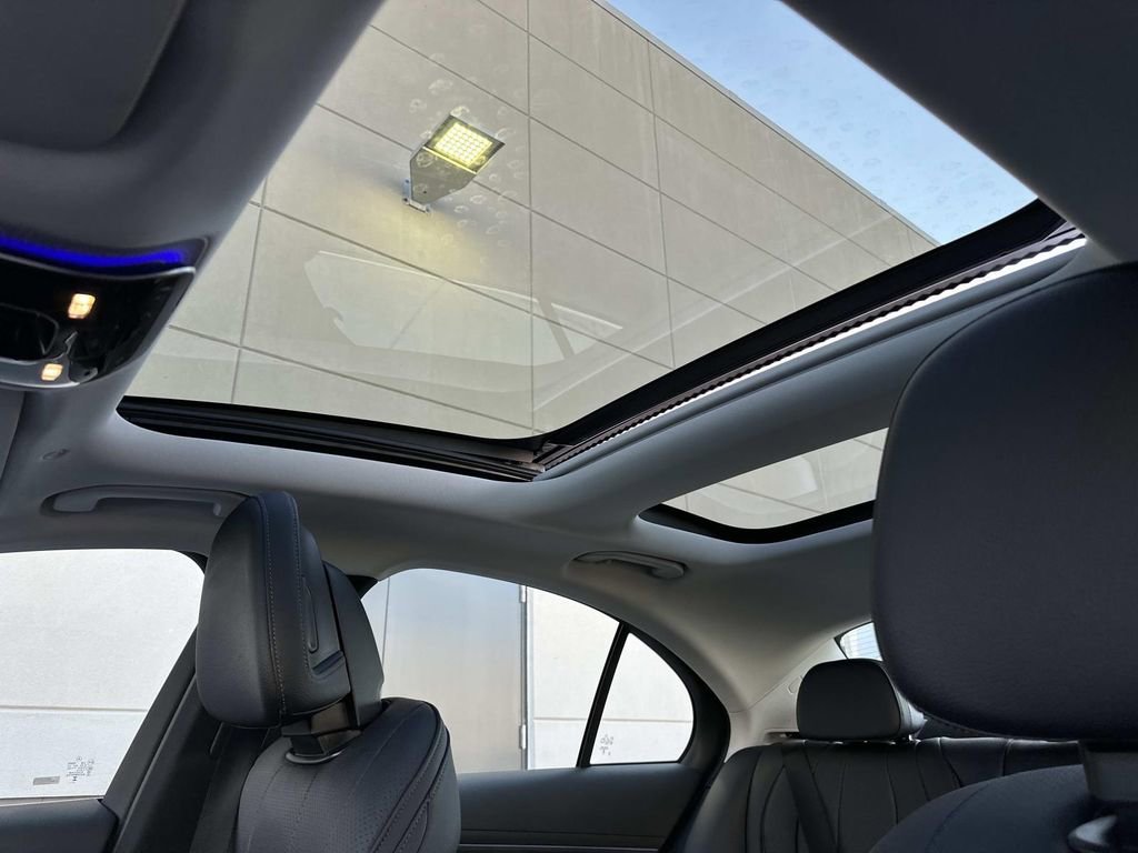 Used 2025 Mercedes-Benz E 350 4MATIC Sedan image 29