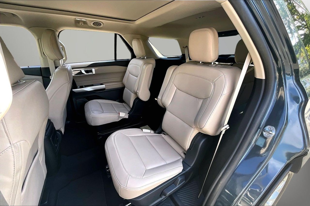 Used 2023 Ford Explorer XLT w/ Equipment Group 202A AWD/4WD image 22