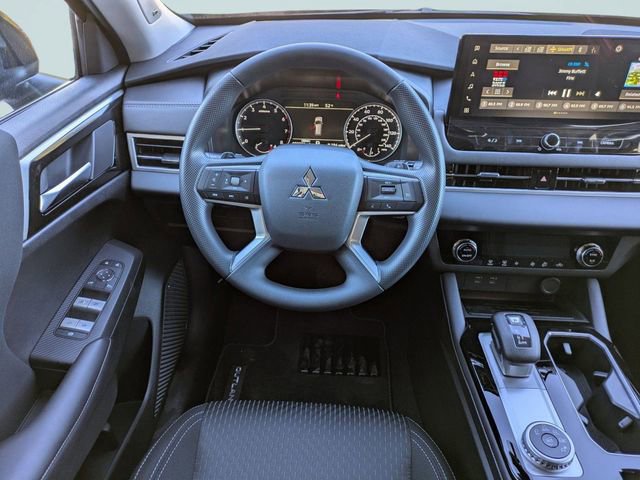 New 2026 Mitsubishi Outlander ES image 16