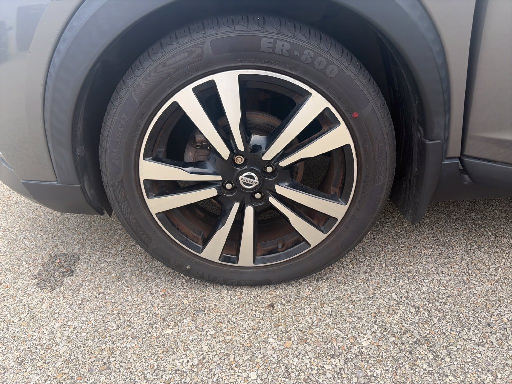 Used 2019 Nissan Kicks SR FWD image 26