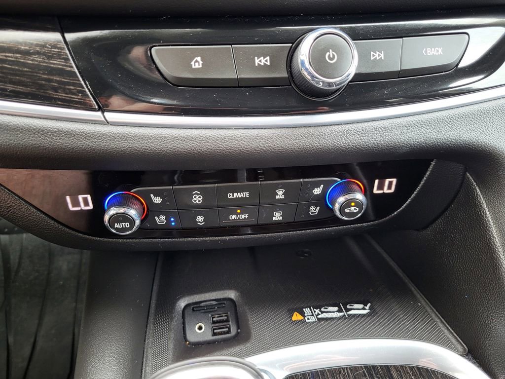 Used 2020 Buick Enclave Avenir w/ Avenir Technology Package AWD/4WD image 14