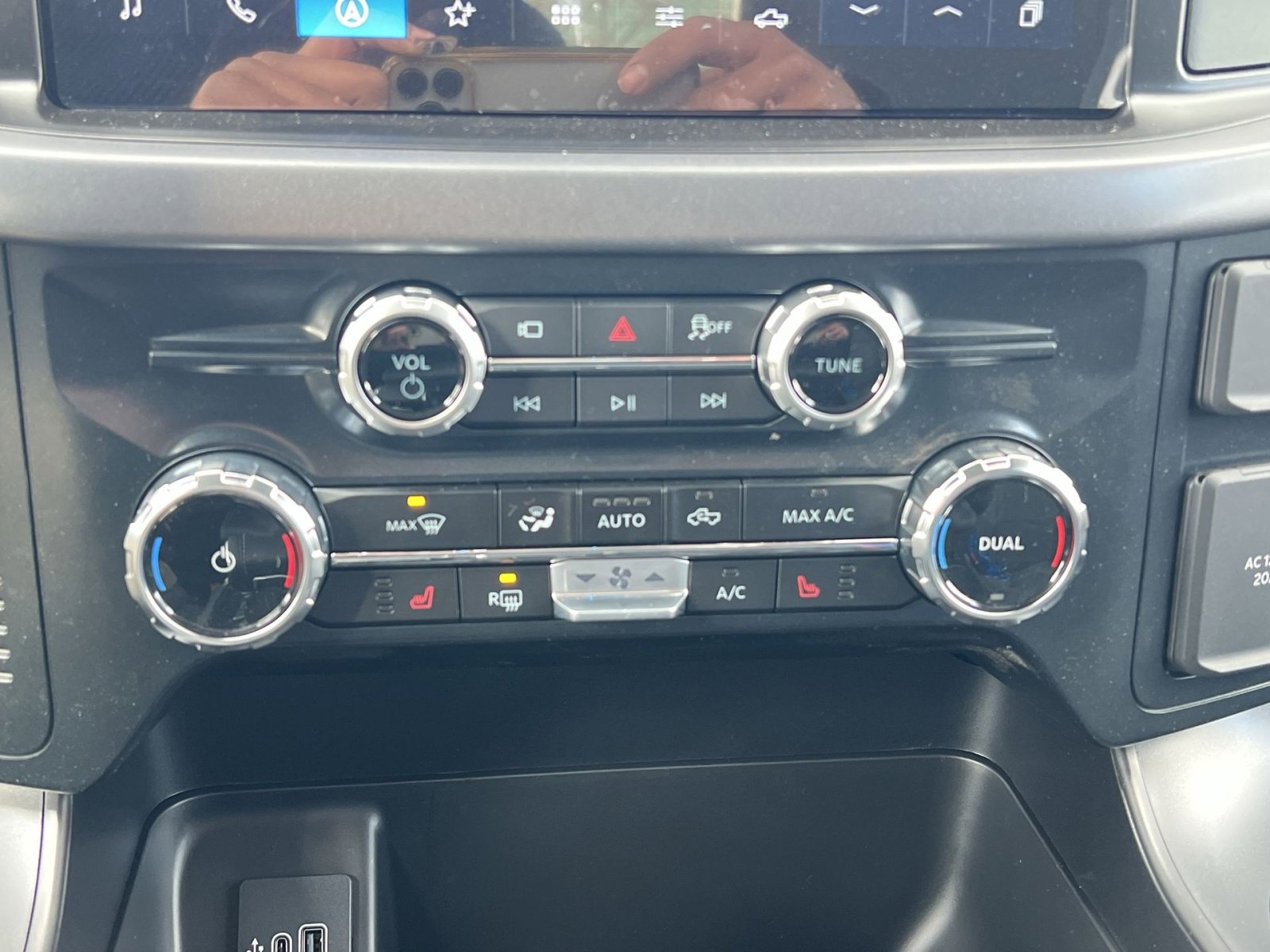 New 2025 Ford F150 Lightning XLT image 21