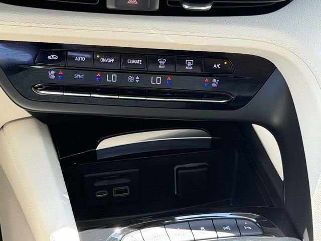 Used 2021 Buick Envision Avenir w/ Technology Package II AWD/4WD image 15