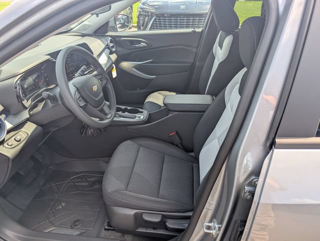 New 2026 Chevrolet Trax LS w/ LS Convenience Package FWD image 12