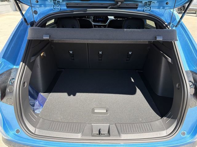 New 2026 Chevrolet Trax RS w/ Sunroof Package FWD image 24