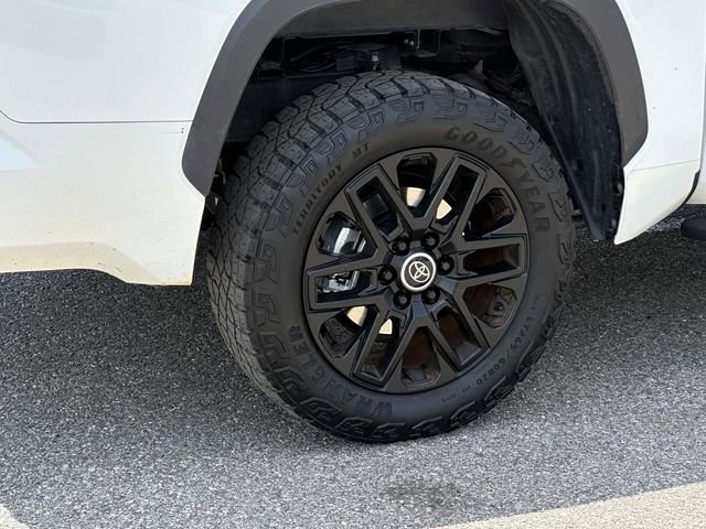 Used 2024 Toyota Tundra Limited AWD/4WD image 34