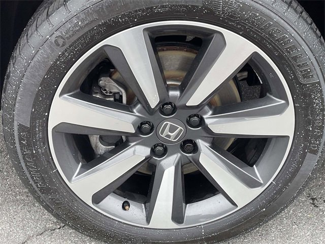 Used 2025 Honda Pilot Touring image 14