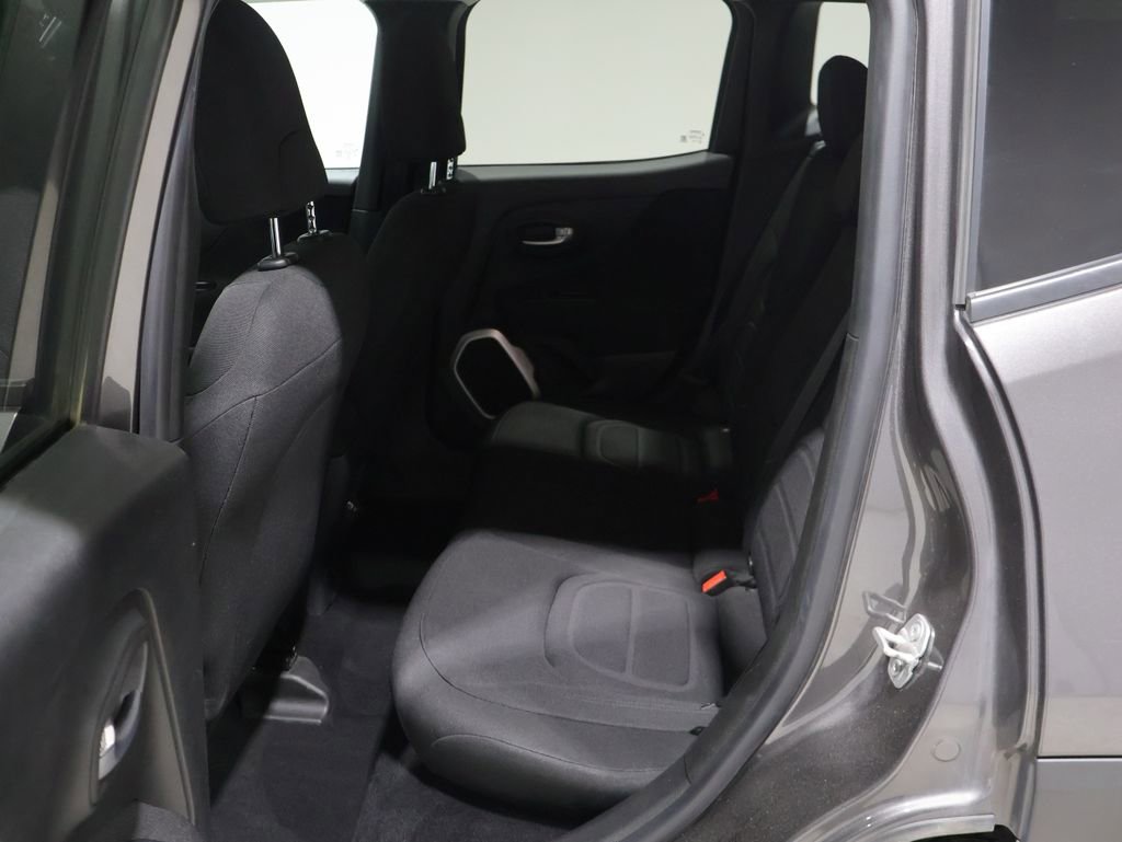 Used 2018 Jeep Renegade Latitude w/ UConnect 8.4 Nav Group AWD/4WD image 18