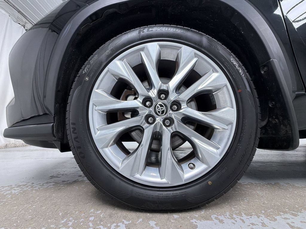 Certified 2024 Toyota Highlander Limited AWD/4WD image 12