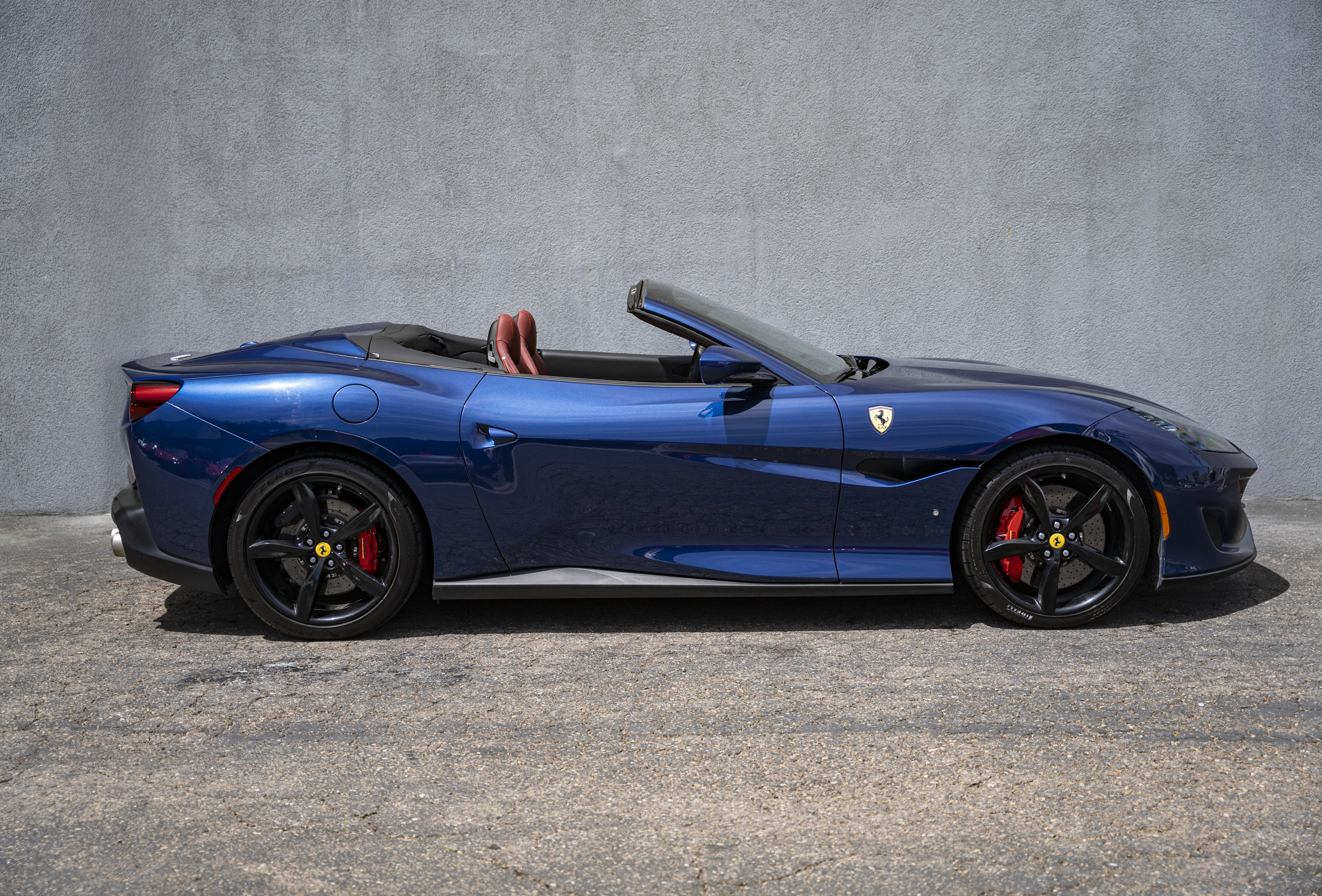 Used 2019 Ferrari Portofino RWD image 6
