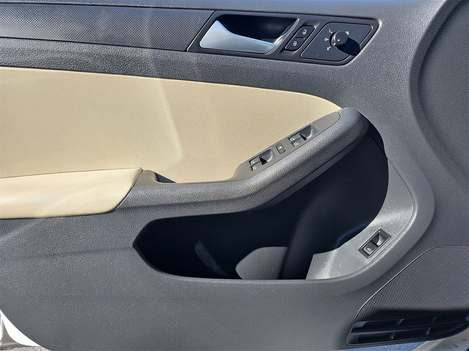 Used 2014 Volkswagen Jetta SE image 23